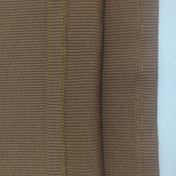 Princess Polly Ribbed V-Neck Long Sleeve Crop Top, Color Brown Size 6 - Picture 7 of 12